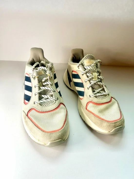 adidas Women's Valasion Sneakers - Picture 3 of 11